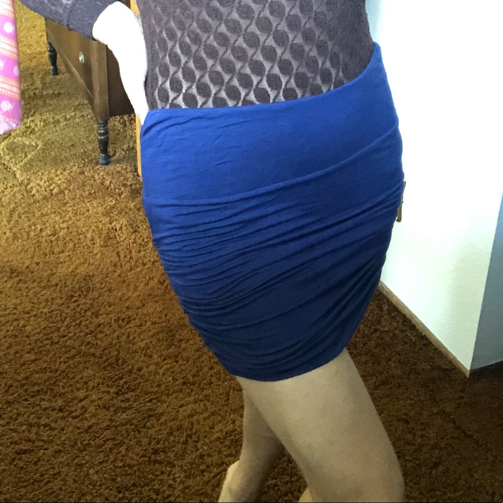 Bella Luxx blue ruched mini skirt sz Med EUC
